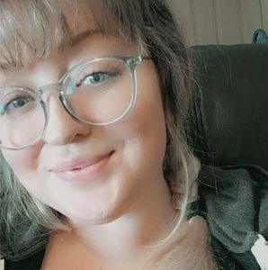 Meet your Posher, Carrie anne